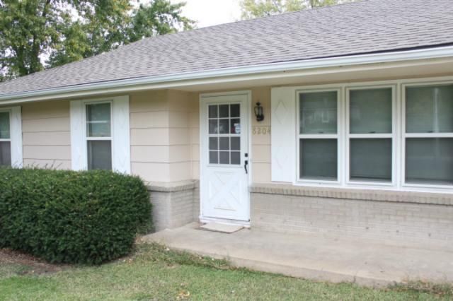 8204 Longview Rd, Kansas City, MO 64134