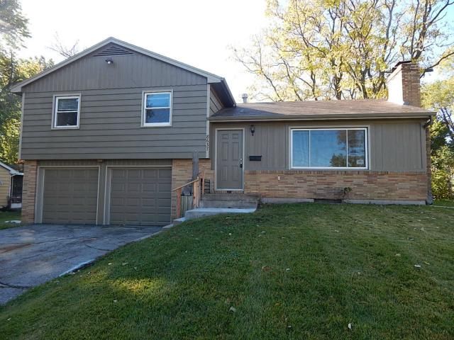 8637 E 52nd St, Kansas City, MO 64129