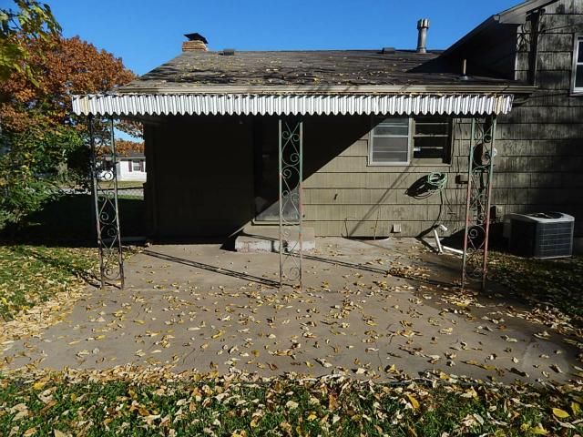 8637 E 52nd St, Kansas City, MO 64129