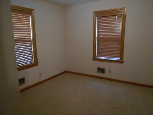 9709 E 79th Ter, Raytown, MO 64138