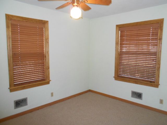9709 E 79th Ter, Raytown, MO 64138