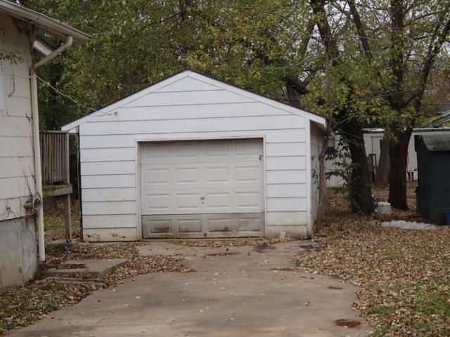 331 Walnut St, Osawatomie, KS 66064