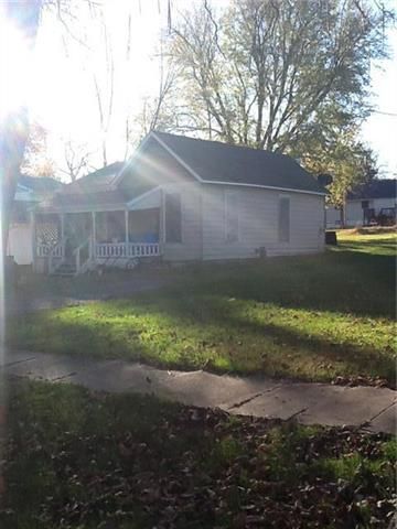 319 W 6th St, Cameron, MO 64429