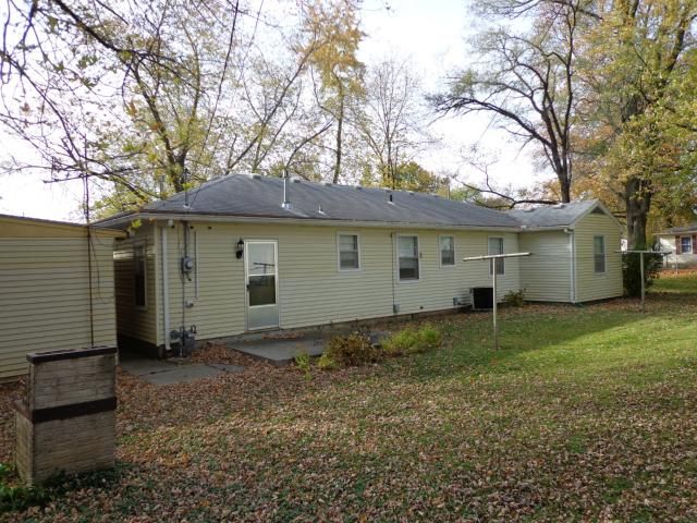 105 Karen Ln, Lansing, KS 66043