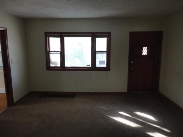 1320 E 81st St, Kansas City, MO 64131
