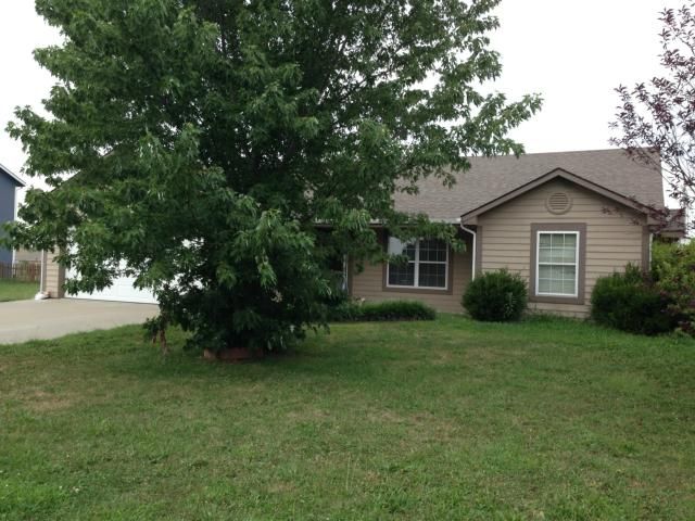 610 Hoover St, Pomona, KS 66076