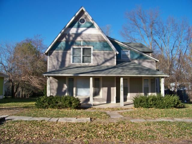 206 W Agnes St, Mclouth, KS 66054