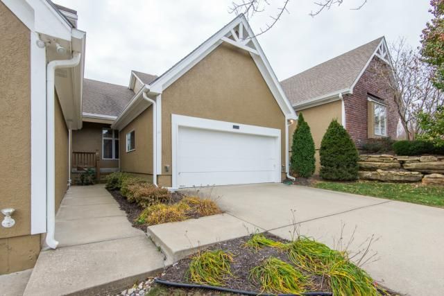 153 Pointe Dr, Kansas City, MO 64116