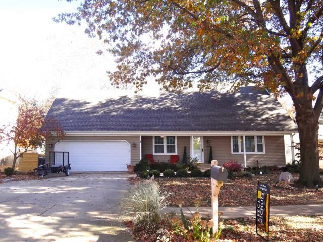 410 S Cardinal Dr, Olathe, KS 66062