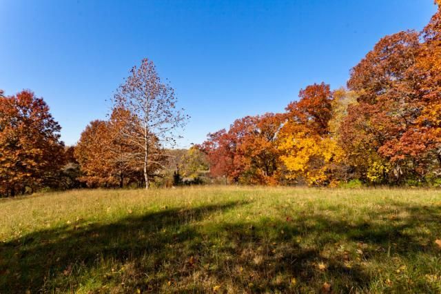 4807 NW Hillside Dr, Riverside, MO 64151