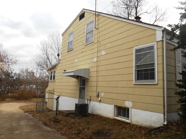 13209 15th St, Grandview, MO 64030