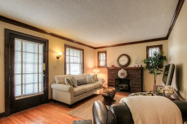 417 E 70th St, Kansas City, MO 64131