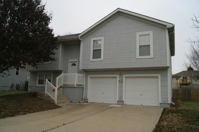 7810 Christie Ln, Belton, MO 64012