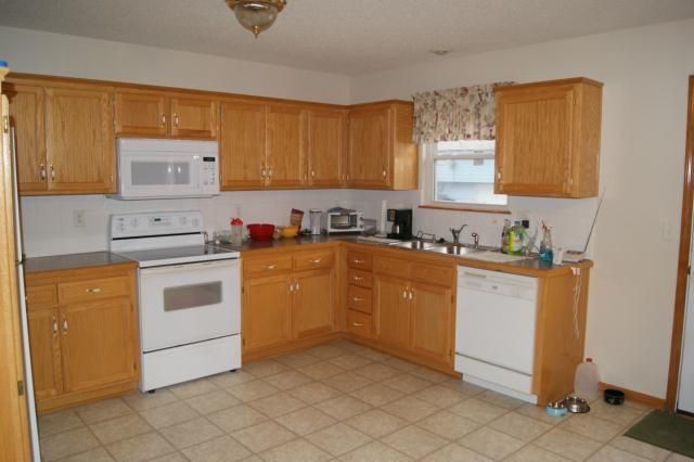 7810 Christie Ln, Belton, MO 64012