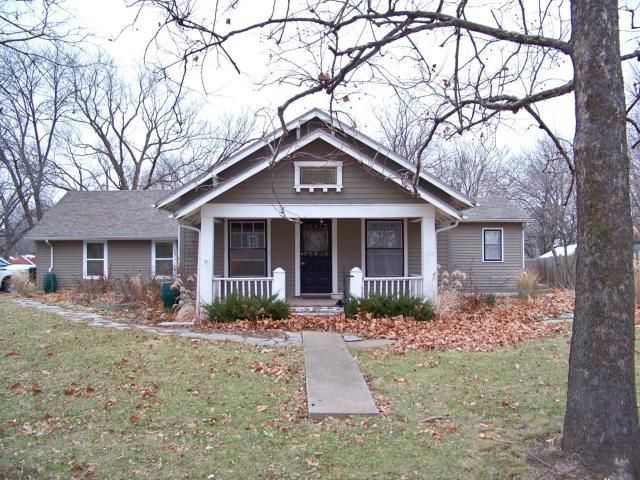 302 E Lucy St, Mclouth, KS 66054