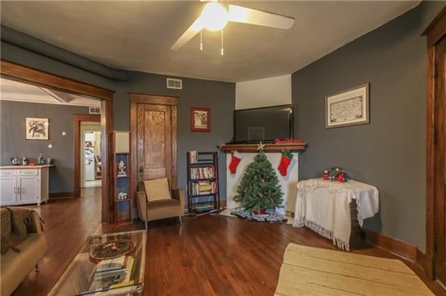 3800 Central St, Kansas City, MO 64111