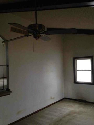 309 SW Glendana Dr, Lee's Summit, MO 64081