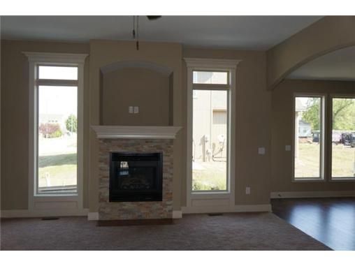 12620 Charlotte St, Kansas City, MO 64146