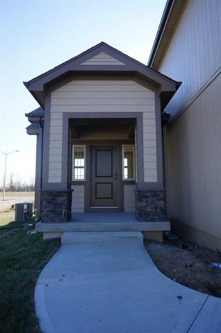 12623 Charlotte St, Kansas City, MO 64146