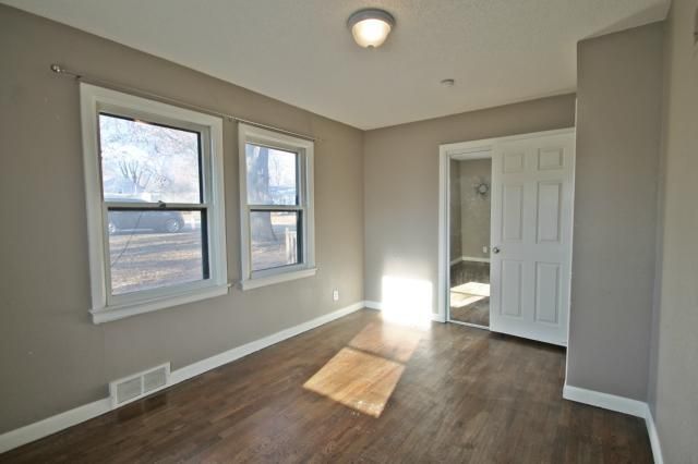 8805 Hemlock St, Overland Park, KS 66212