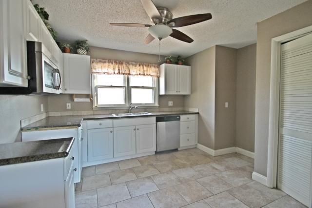 8805 Hemlock St, Overland Park, KS 66212