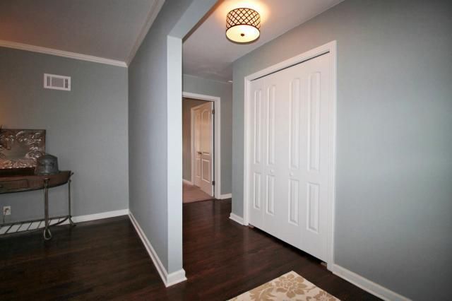 9705 State Line Rd, Kansas City, MO 64114