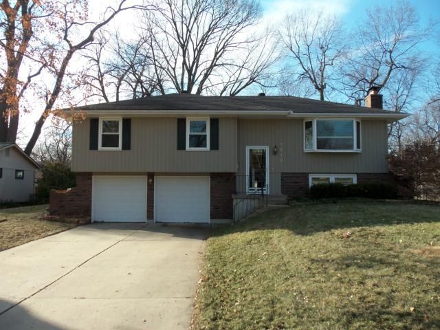 7210 Beverly St, Overland Park, KS 66204