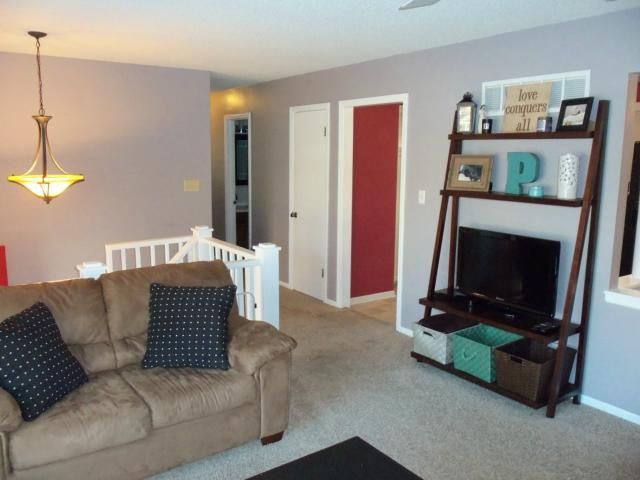 7210 Beverly St, Overland Park, KS 66204