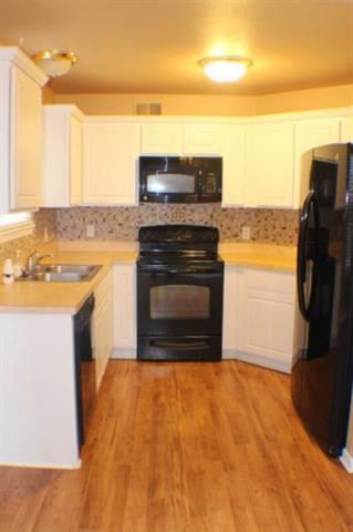 9807 N Hawthorne Ave, Kansas City, MO 64157