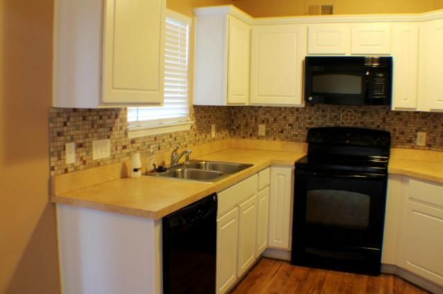 9807 N Hawthorne Ave, Kansas City, MO 64157