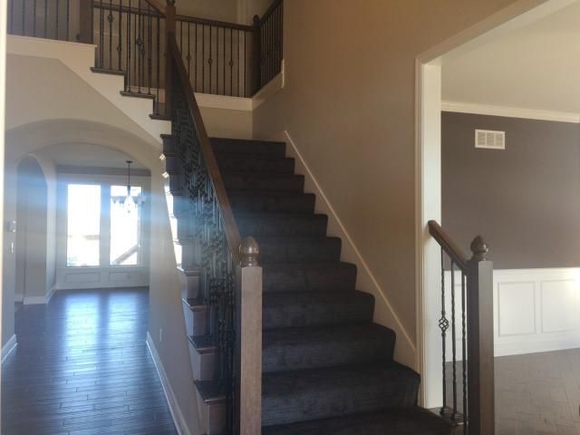 8100 W 166 St, Overland Park, KS 66085