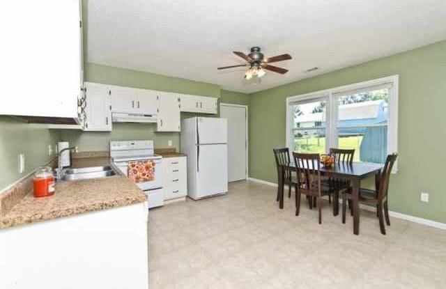 1317 Cherry St, Eudora, KS 66025