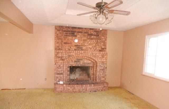 211 SE Circleview Dr, Lee's Summit, MO 64063
