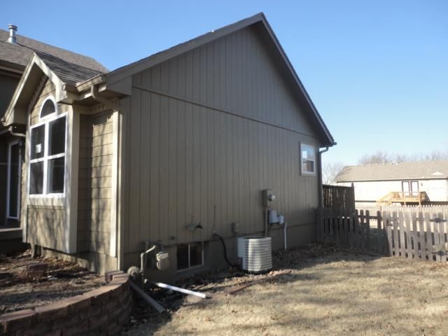 2304 SE 5th Ter, Lee's Summit, MO 64063