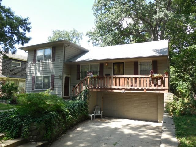 5936 Cherry St, Kansas City, MO 64110