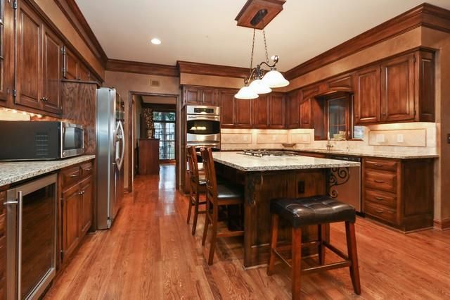 9023 W 139th Ter, Overland Park, KS 66221