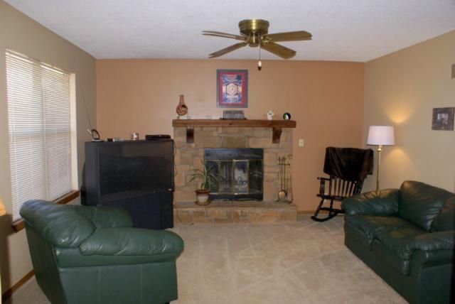 1701 W Spruce St, Olathe, KS 66061