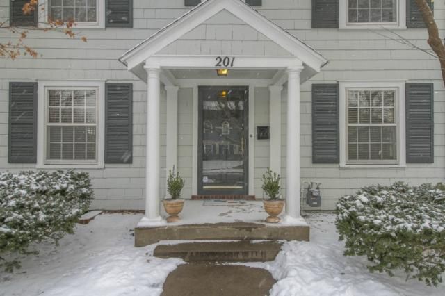 201 W 67th Ter, Kansas City, MO 64113