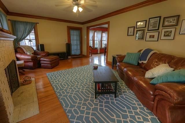 215 E Winthrope Rd, Kansas City, MO 64113