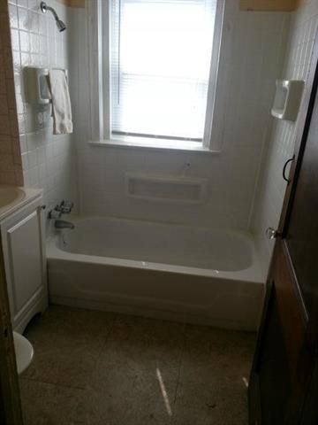 3228 Tracy Ave, Kansas City, MO 64109