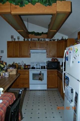 107 W 10 St, Pleasanton, KS 66075