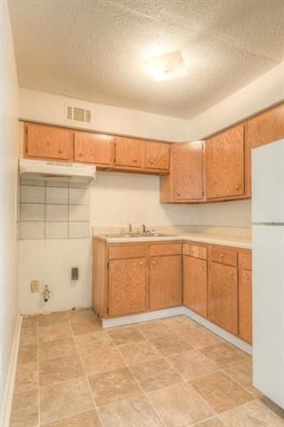 1222 E 30 St, Kansas City, MO 64109