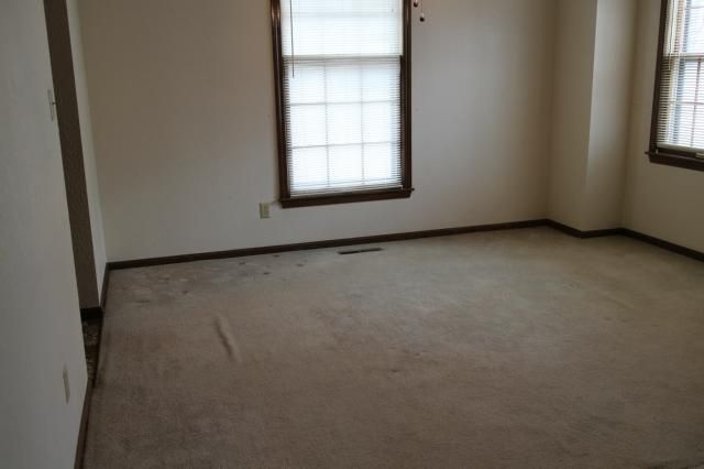 607 Loran Ln, Raymore, MO 64083