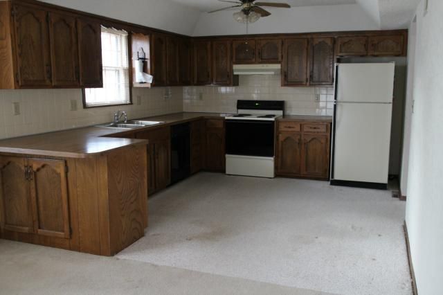 607 Loran Ln, Raymore, MO 64083