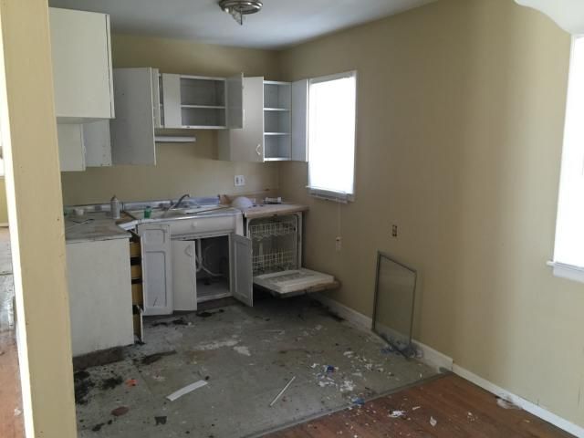 2406 S Crescent Ave, Independence, MO 64052