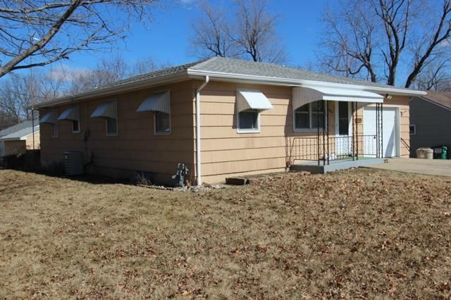 606 NE 71st St, Gladstone, MO 64118