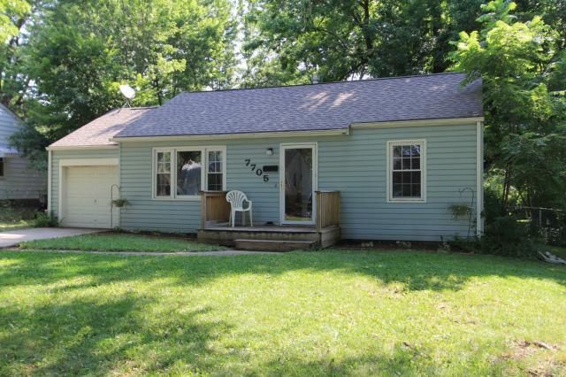 7705 Newton St, Overland Park, KS 66204