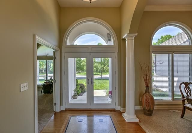 2541 SW Wintervalley Ct, Lee's Summit, MO 64081