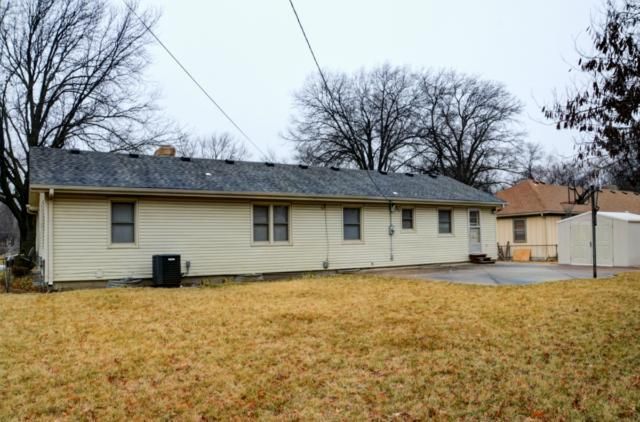 620 S Honeysuckle Dr, Olathe, KS 66061