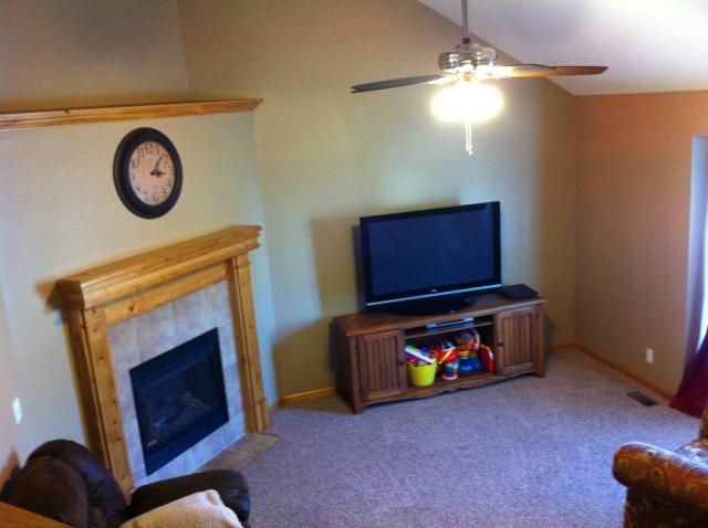 1822 N 156th St, Basehor, KS 66007